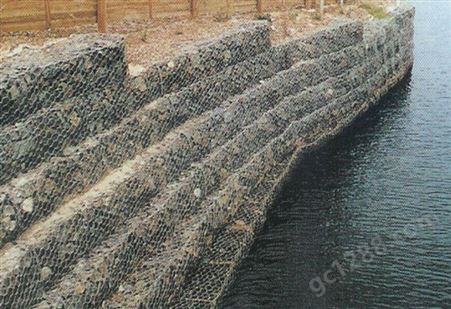 坝面采用抛石和50cm厚格宾石笼护面博安格宾石笼厂家